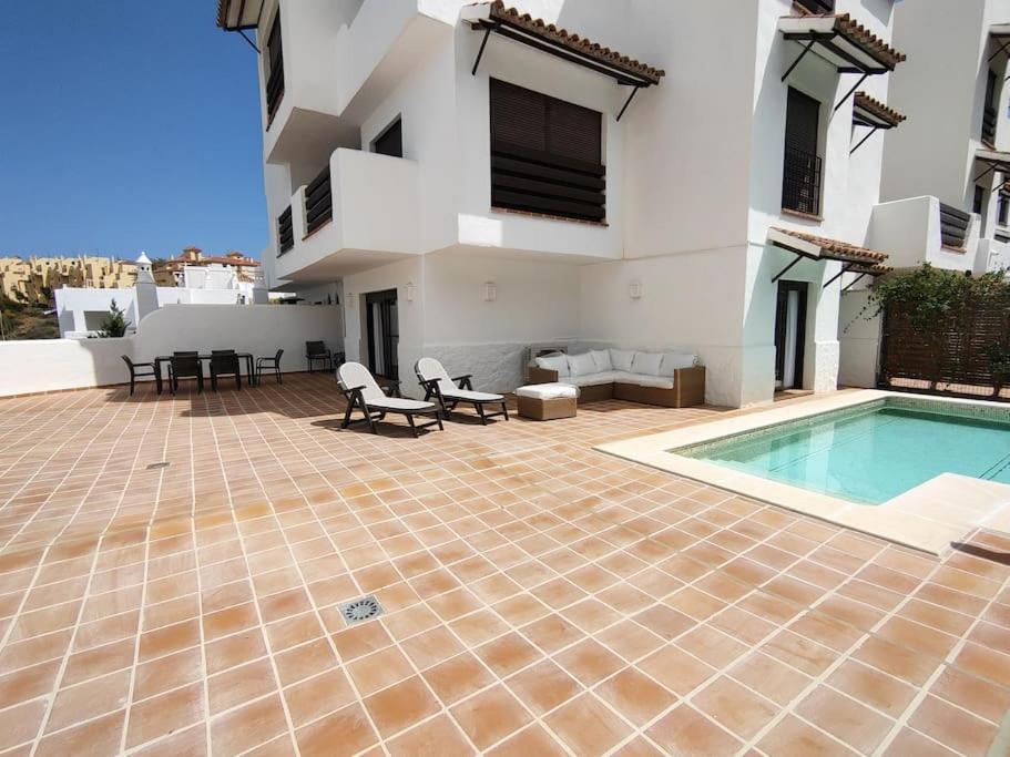 Full Apartment With Private Pool เอสเตโปนา ภายนอก รูปภาพ