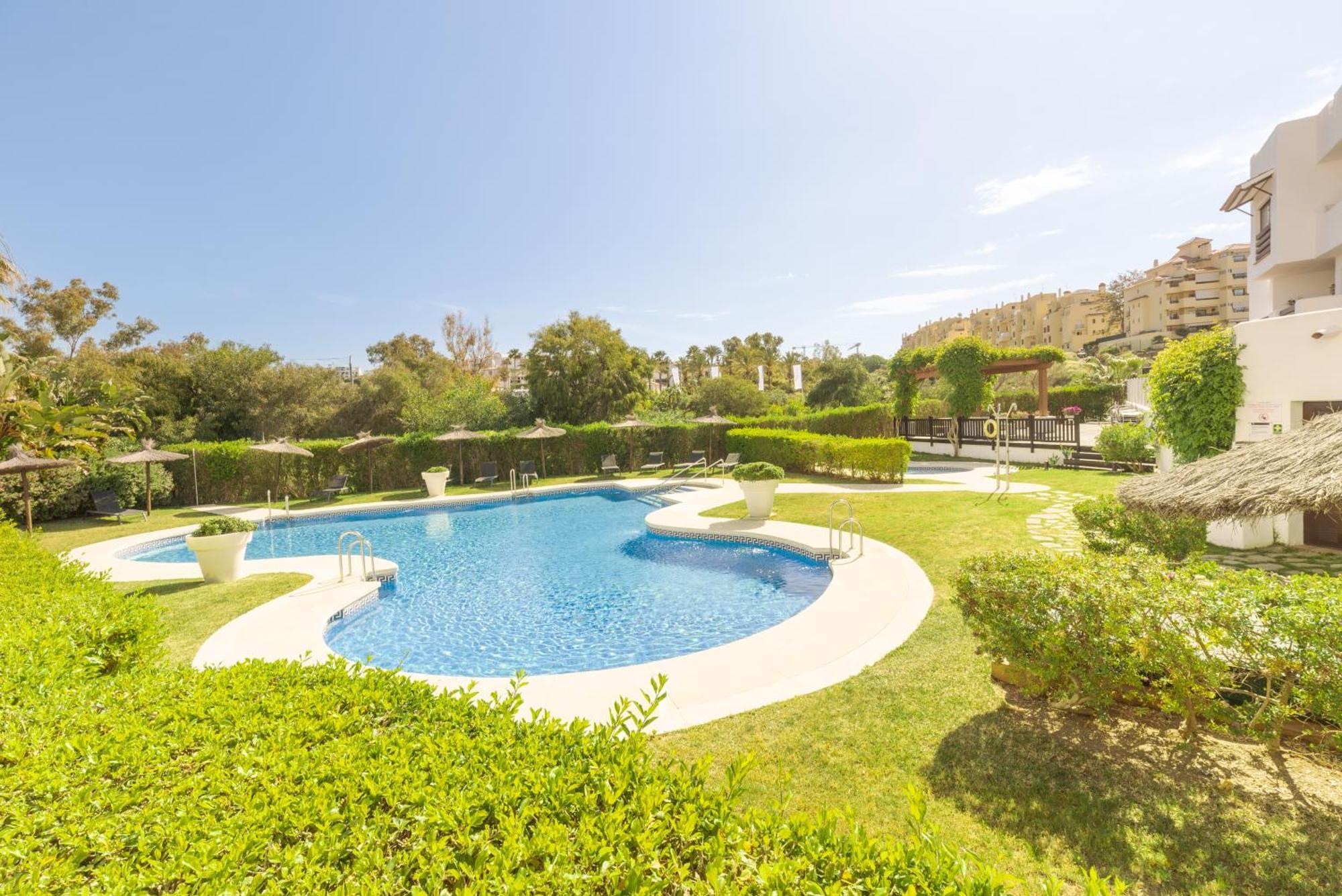Full Apartment With Private Pool เอสเตโปนา ภายนอก รูปภาพ