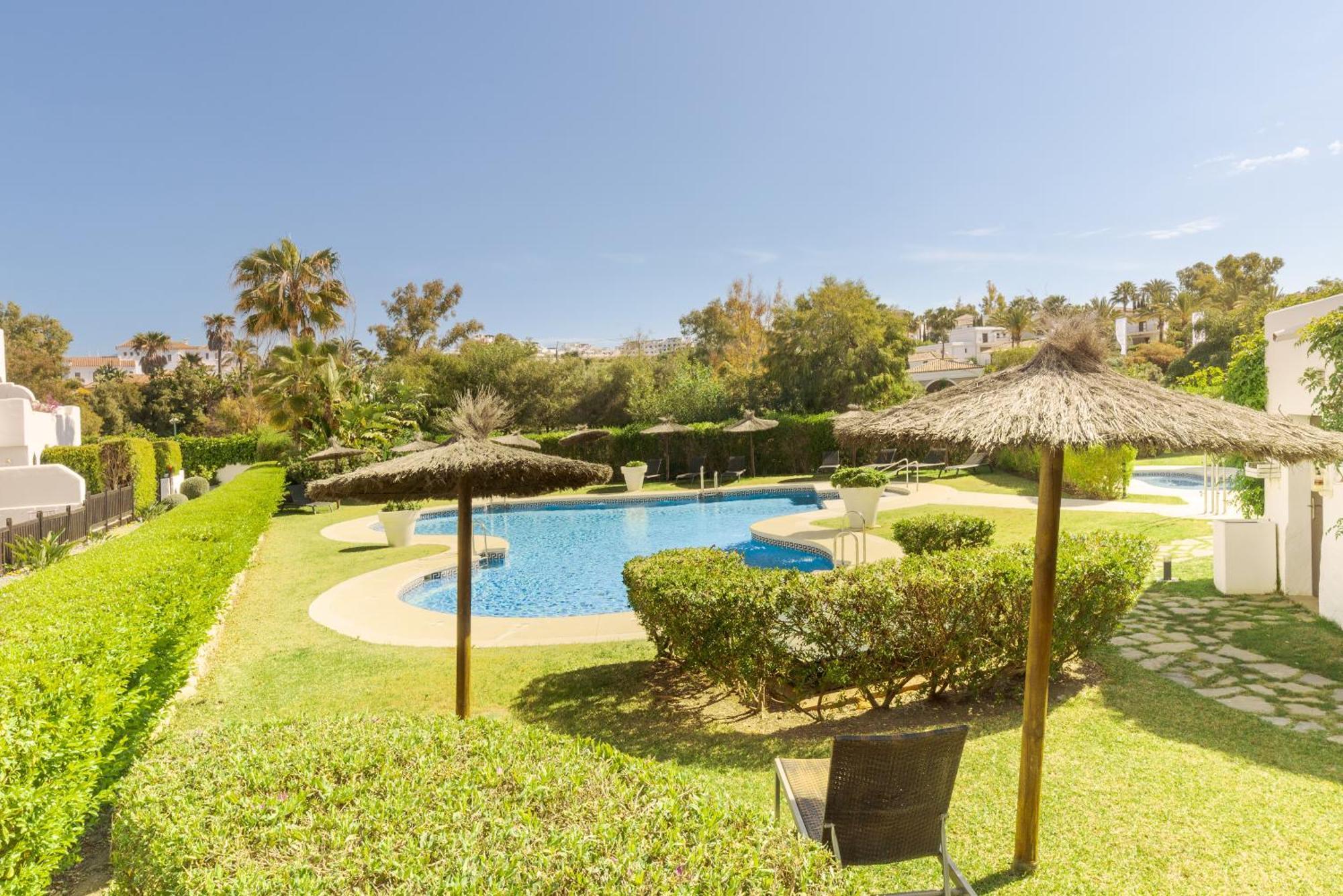 Full Apartment With Private Pool เอสเตโปนา ภายนอก รูปภาพ